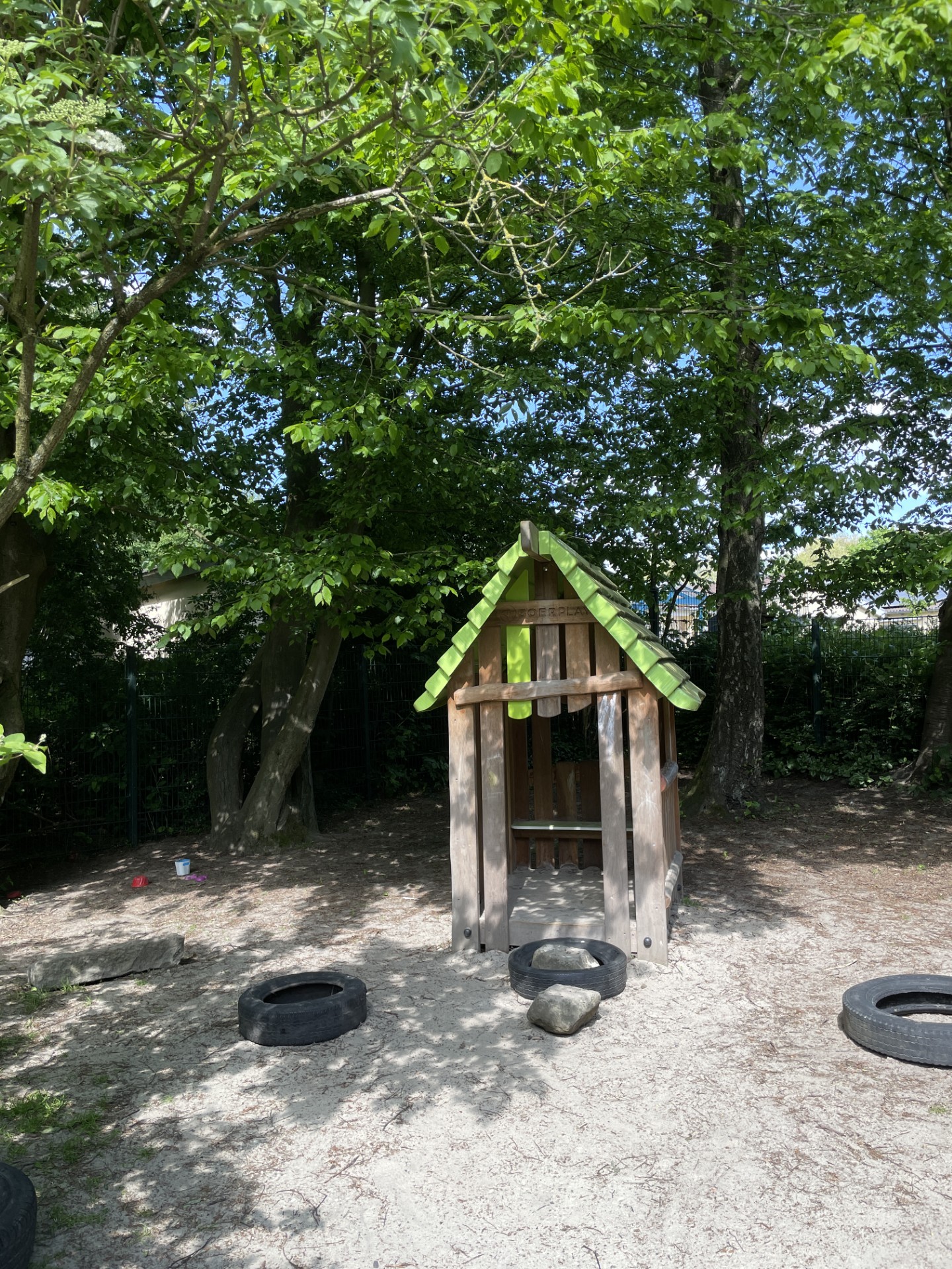 Eine Spielhütte für groß und klein