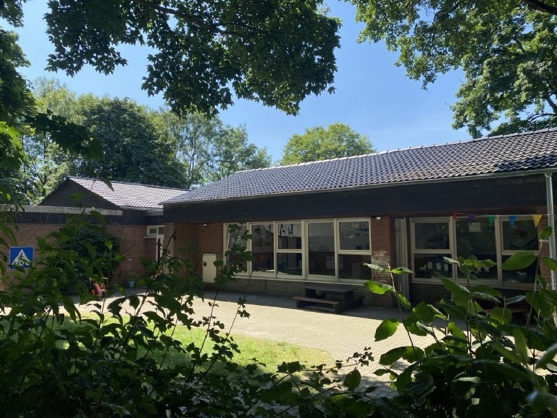 Außengelände - die Terrasse der Blauen Gruppe mit Blick auf den Südpark