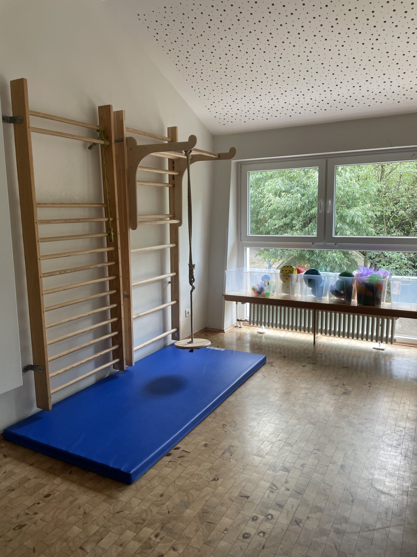 Die Kletterwand in der Turnhalle